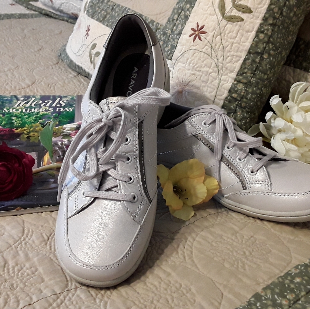 NEW , ARAVON LADIES LEATHER ATHLETIC SHOES
